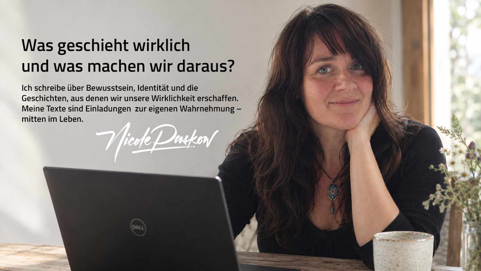 Nicole-Paskow_150926_Handy
